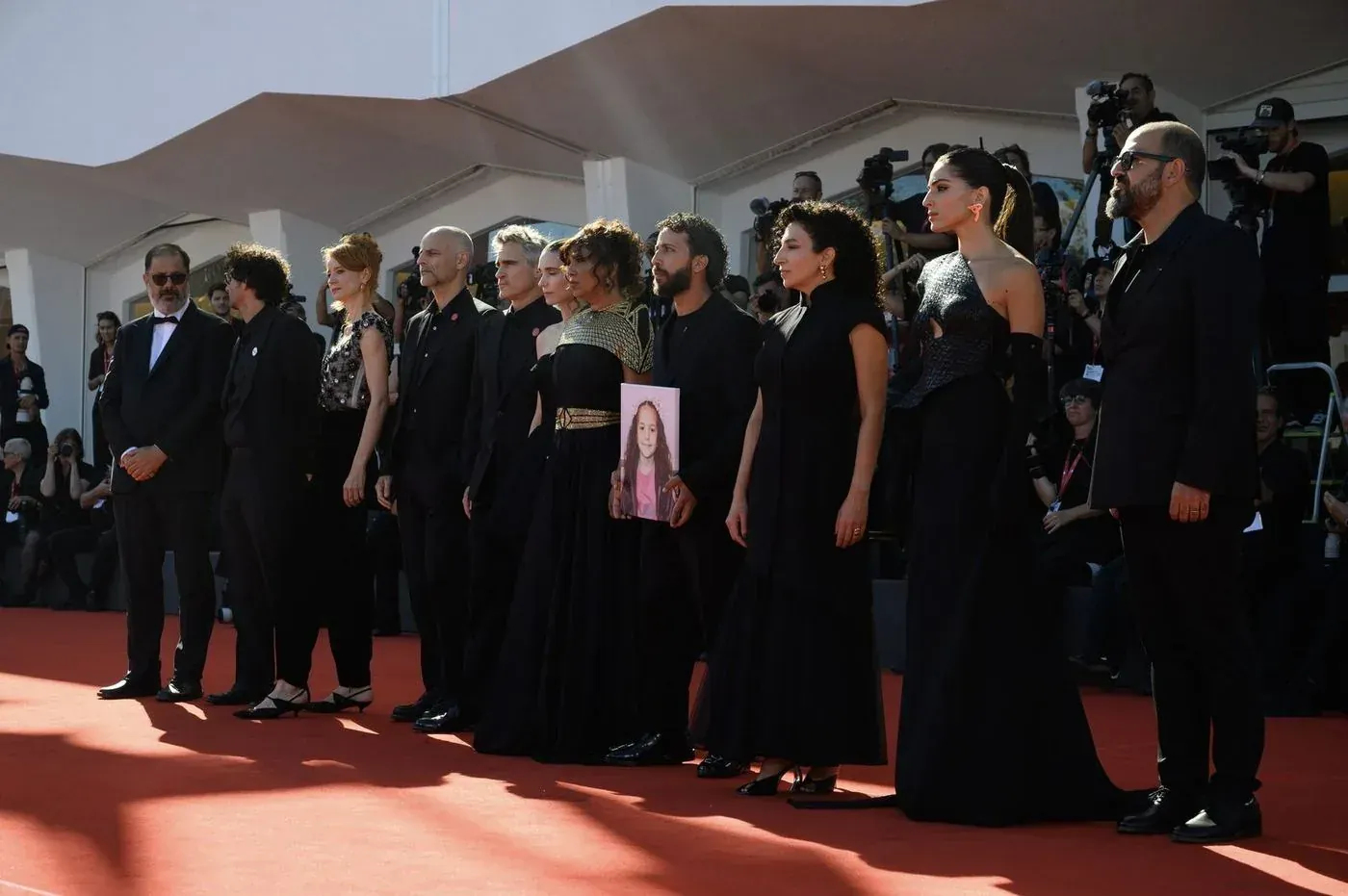 Il cast di The Voice of Hind Rajab sul red carpet della Sala Grande